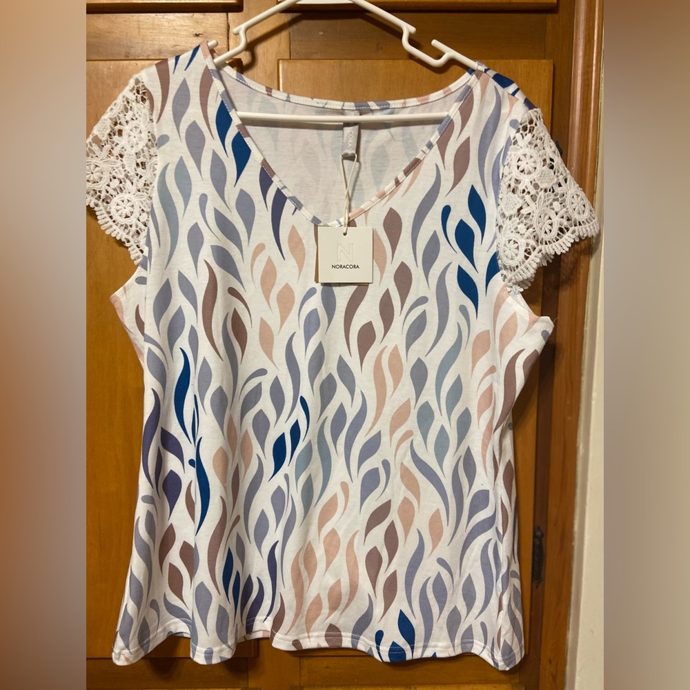Noracora Short Sleeve Top